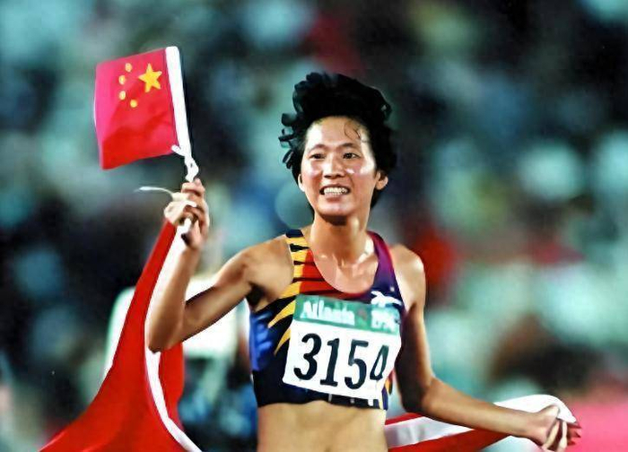 开云app-三婚两离，三个孩子三个爹，曾经被丈夫束缚的王军霞，如今咋样了？|金牌|婚姻|家庭|冠军|运动员_新浪新闻